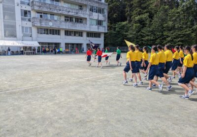 まずは入場行進の練習から