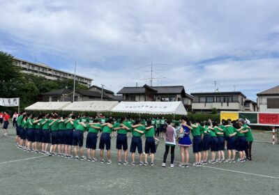 １年生　開始前に円陣組んで気合いれます！
