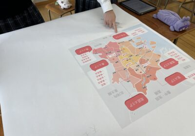 どこの地図の打ち合わせ中でしょうか…