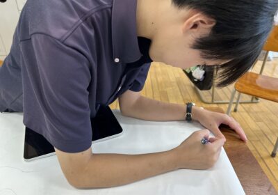 展示のポスターに下書き中