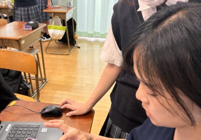 先生と打ち合わせ中