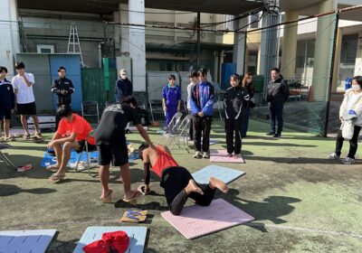 肩甲骨を柔軟に動かしてみる