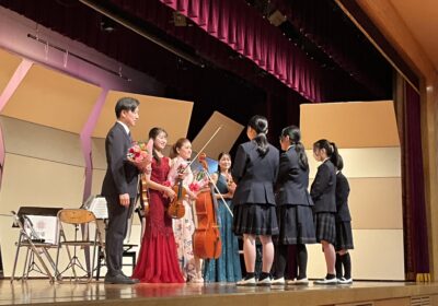 生徒会生徒より花束贈呈