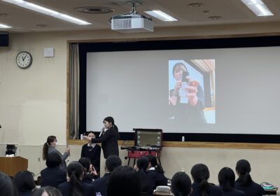 塗布のコツを聞いています